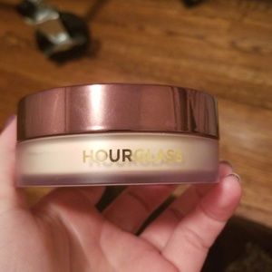 Hourglass veil translucent powder